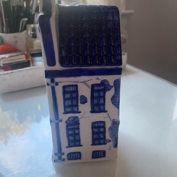 Delft Blue and White Ceramic House Figurine - Picture 3 of 6